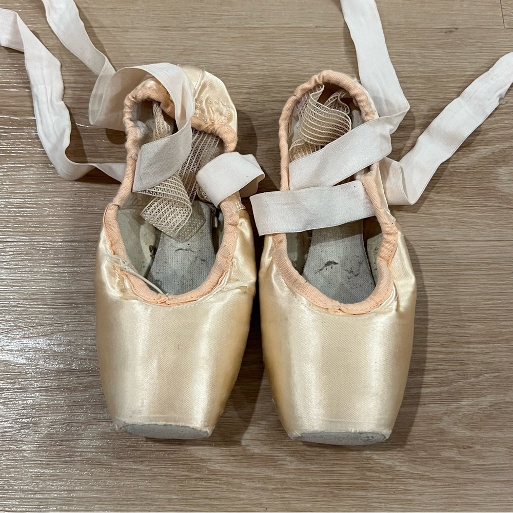 FREED dead pointe shoes - Picture 2 of 2